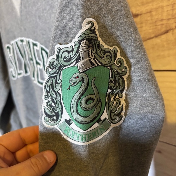 Slytherin Harry Potter Universal Studios Oversized Crewneck Gray Sweater XS - Picture 7 of 8